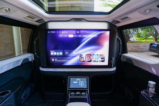 一把座椅价值50万?!沉浸式体验极氪009光辉