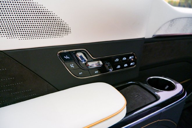 一把座椅价值50万?!沉浸式体验极氪009光辉