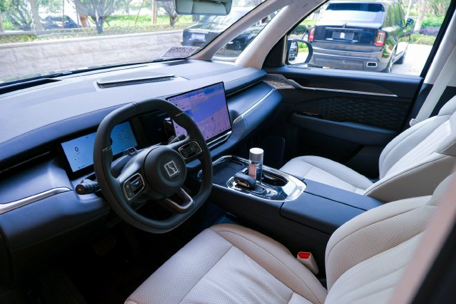 一把座椅价值50万?!沉浸式体验极氪009光辉