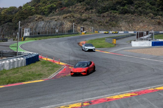 实现驭风之术 宁波赛道体验路特斯EMEYA