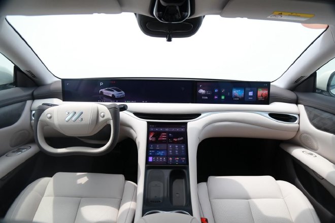 智慧驾控是亮点 试驾智己L6