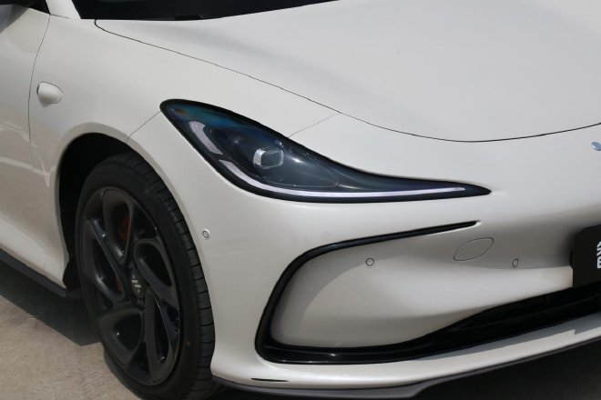 智慧驾控是亮点 试驾智己L6