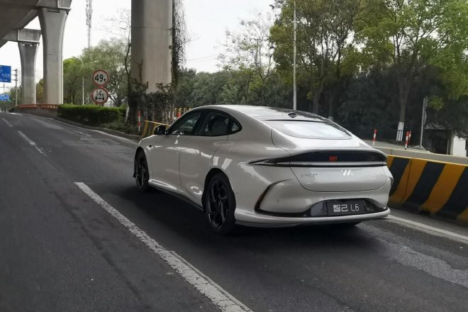 智慧驾控是亮点 试驾智己L6