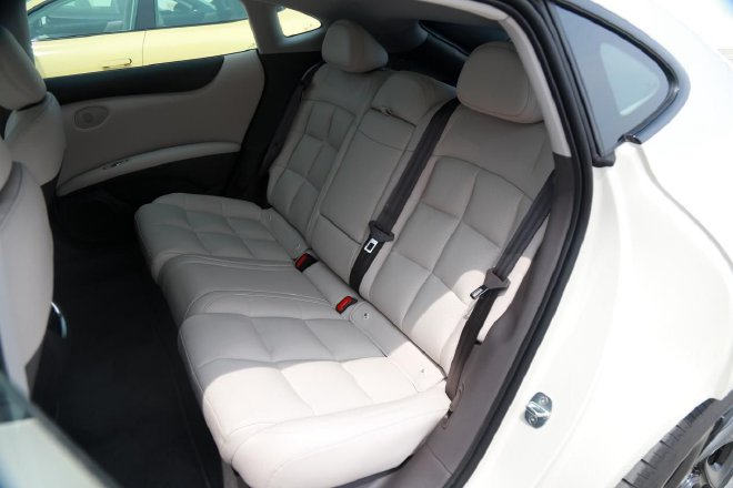 智慧驾控是亮点 试驾智己L6