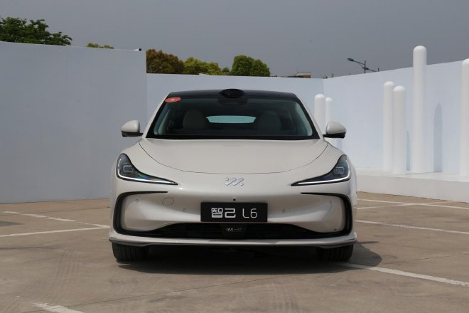 智慧驾控是亮点 试驾智己L6