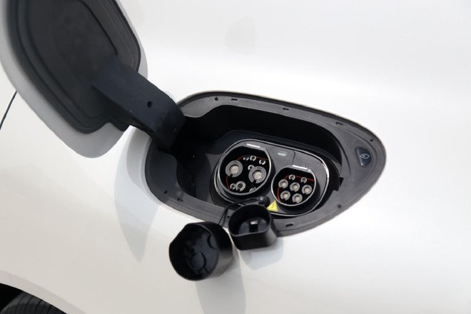 智慧驾控是亮点 试驾智己L6