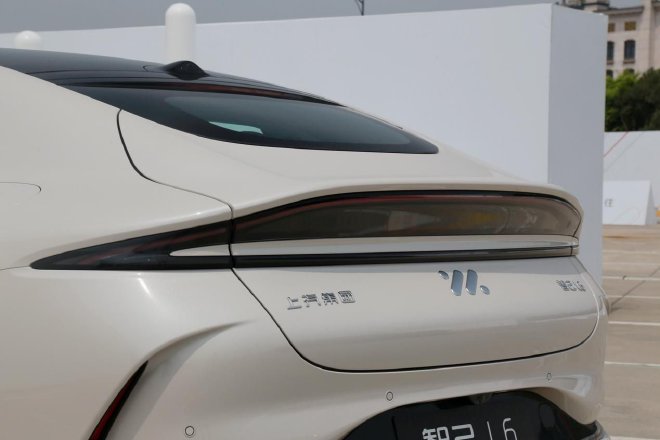 智慧驾控是亮点 试驾智己L6