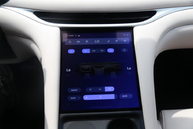 智慧驾控是亮点 试驾智己L6