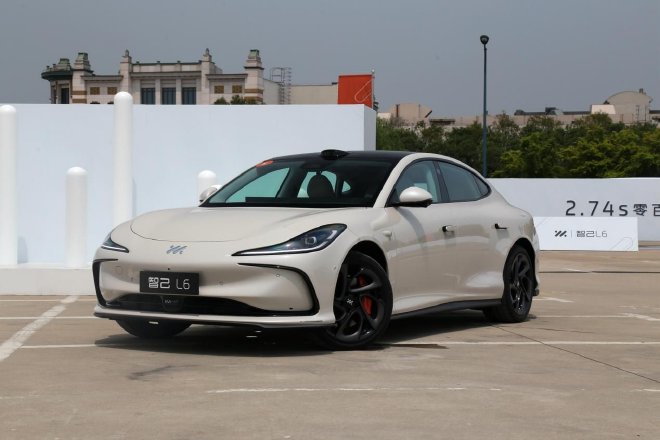 智慧驾控是亮点 试驾智己L6