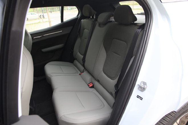 性能强悍有个性 试驾沃尔沃EX30四驱版车型