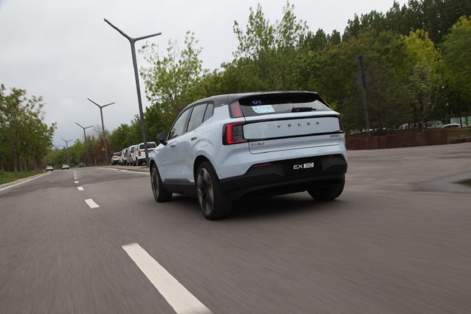 性能强悍有个性 试驾沃尔沃EX30四驱版车型