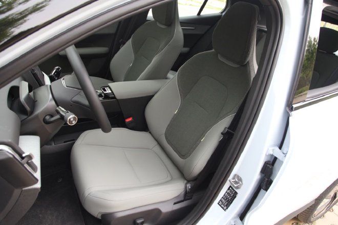 性能强悍有个性 试驾沃尔沃EX30四驱版车型