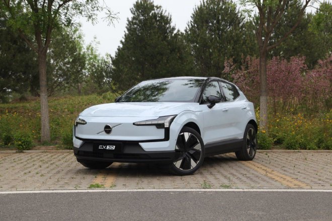 性能强悍有个性 试驾沃尔沃EX30四驱版车型