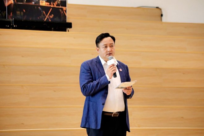 “从故宫到凡尔赛宫”成都站暨神龙汽车32周年庆召开