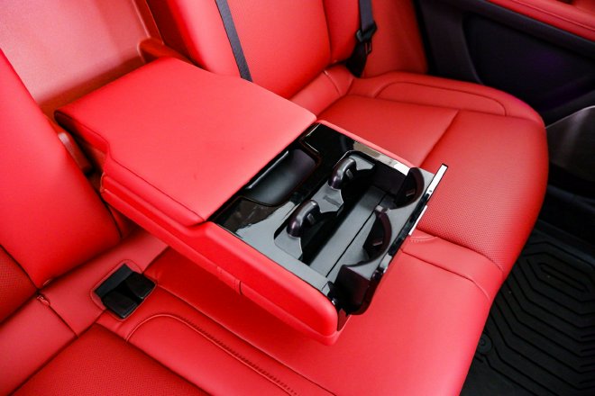 “鲜衣怒马”不为过 AITO问界新M5到店实拍