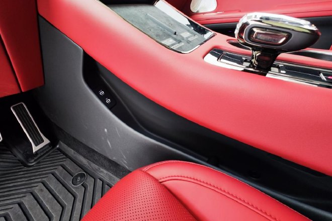 “鲜衣怒马”不为过 AITO问界新M5到店实拍