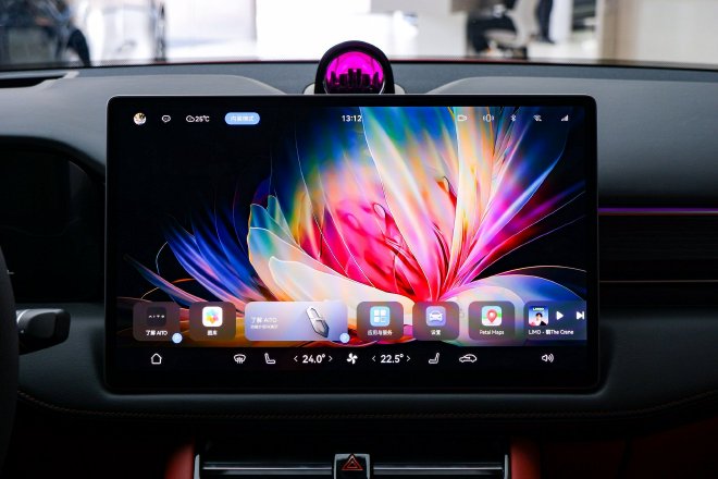 “鲜衣怒马”不为过 AITO问界新M5到店实拍