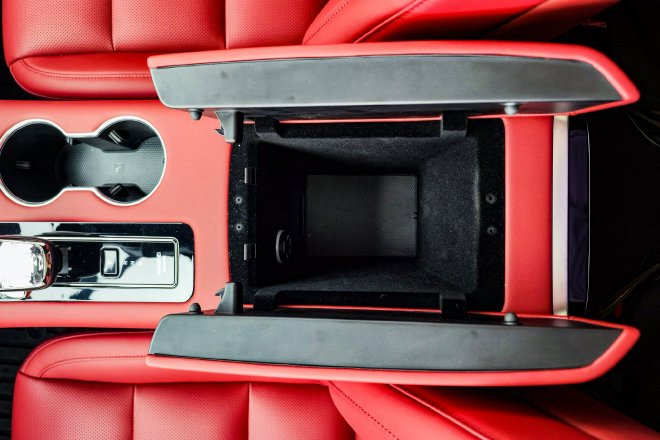 “鲜衣怒马”不为过 AITO问界新M5到店实拍