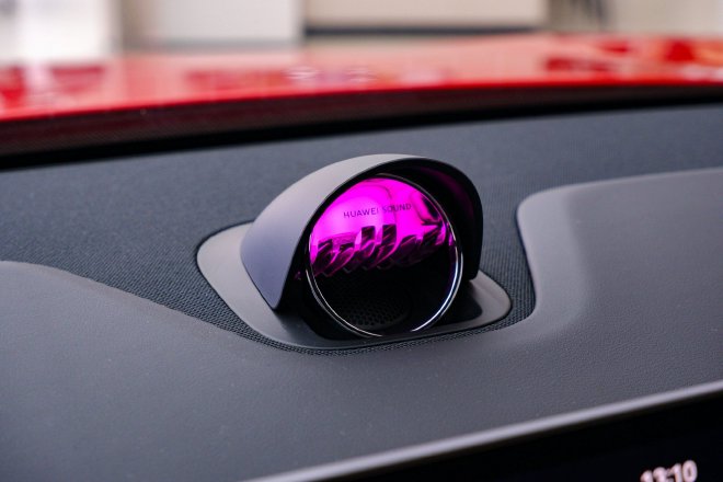 “鲜衣怒马”不为过 AITO问界新M5到店实拍