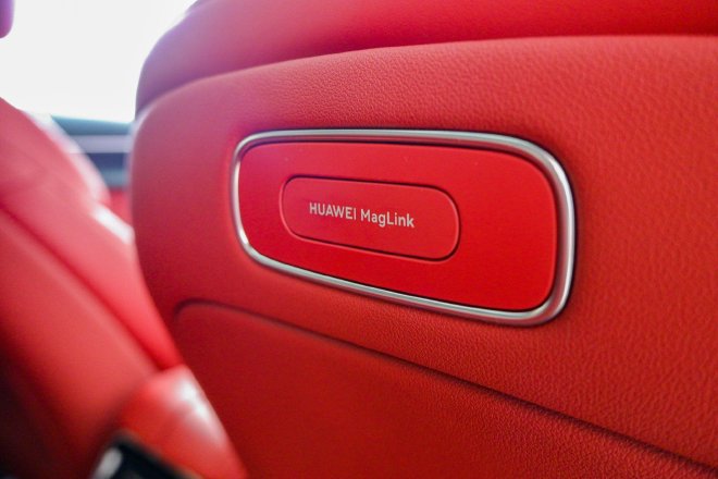 “鲜衣怒马”不为过 AITO问界新M5到店实拍