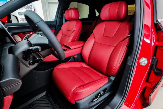 “鲜衣怒马”不为过 AITO问界新M5到店实拍