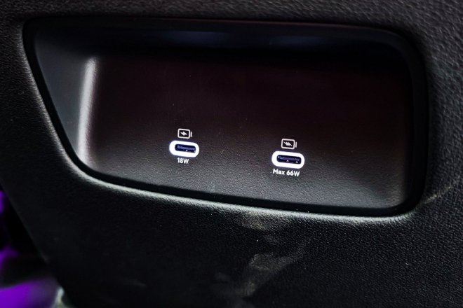 “鲜衣怒马”不为过 AITO问界新M5到店实拍