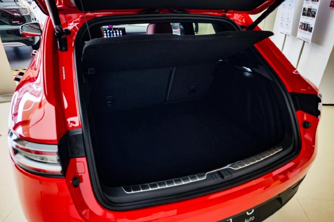 “鲜衣怒马”不为过 AITO问界新M5到店实拍