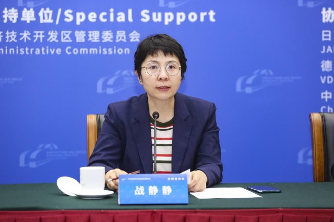 战静静作专题发言