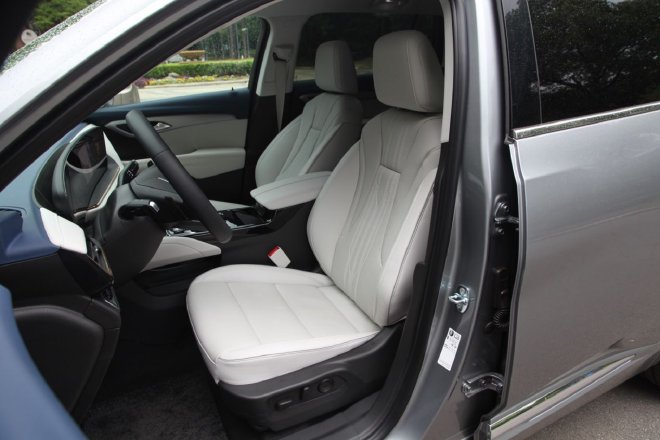 空间够大配置全 试驾全新一代别克昂科威Plus