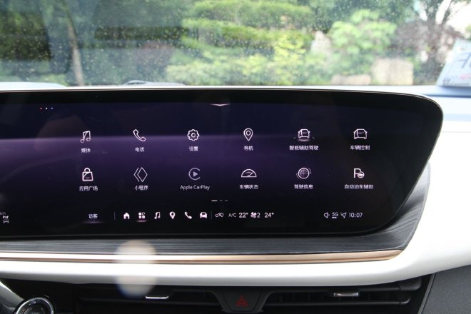 空间够大配置全 试驾全新一代别克昂科威Plus