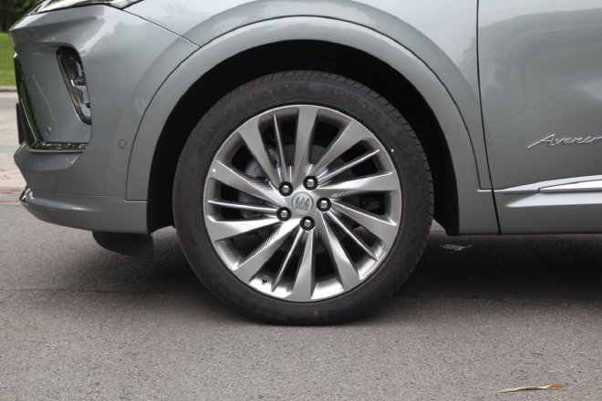 空间够大配置全 试驾全新一代别克昂科威Plus