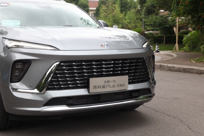 空间够大配置全 试驾全新一代别克昂科威Plus