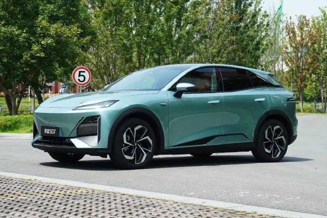 深蓝S07新车上市 售价14.99万起