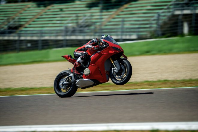 全新杜卡迪 Panigale V4:匠心传承 骑迹无限