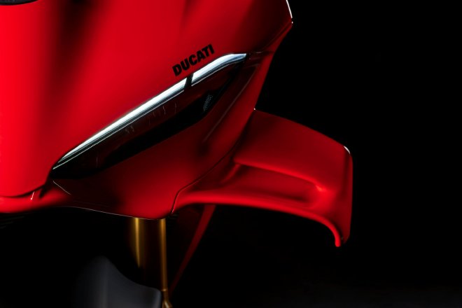 全新杜卡迪 Panigale V4:匠心传承 骑迹无限