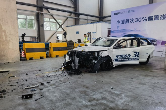 百炼成角 吉利中国星双车完成超纲安全测试