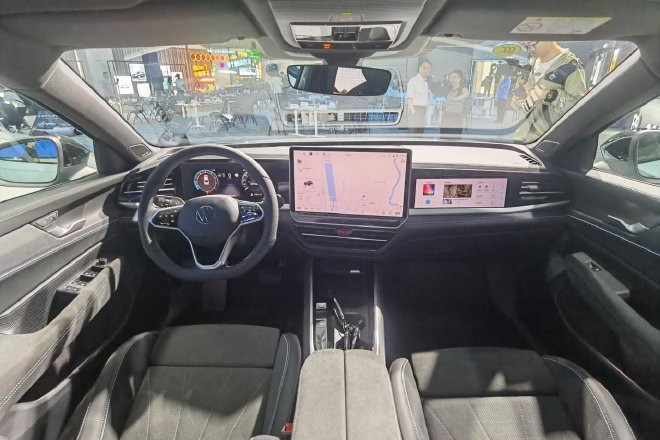 年轻气场全开,实拍上汽大众帕萨特Pro