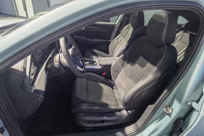 年轻气场全开,实拍上汽大众帕萨特Pro