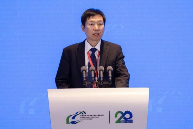 中国汽车工程学会副理事长兼秘书长 侯福深