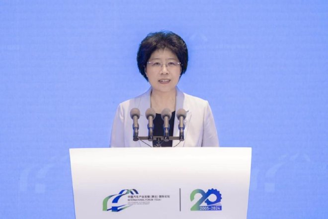 中国汽车技术研究中心有限公司党委副书记、总经理 陆梅