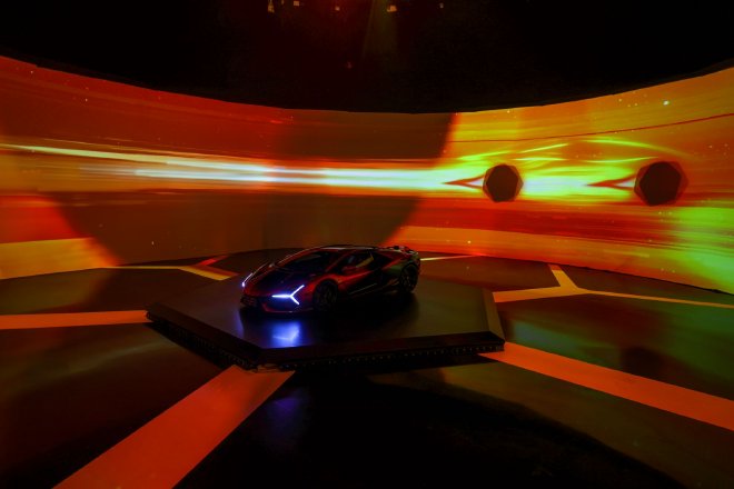 兰博基尼全新Revuelto “Opera Unica”亮相上海逐境艺展