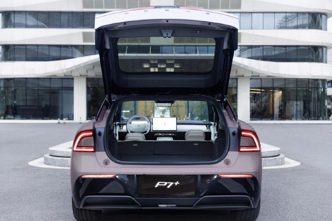 试驾小鹏P7+ 性价比极高的全能选手