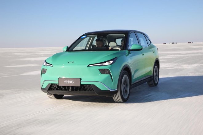 2024一汽奔腾查干湖冰雪体验 试驾悦意03及B70黑骑士