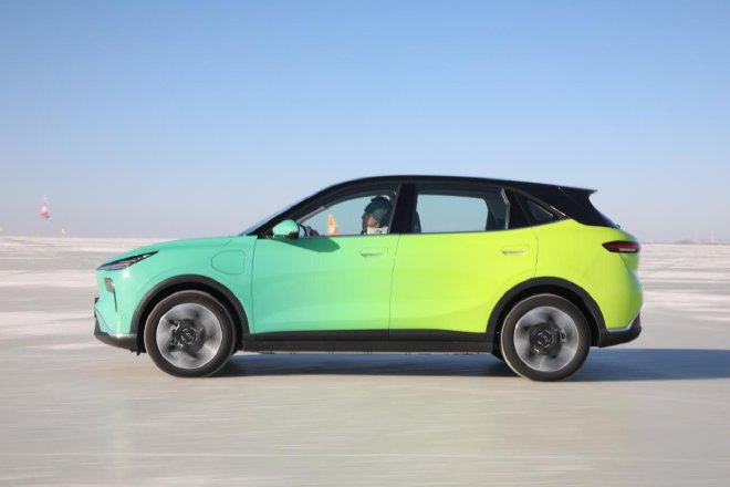 2024一汽奔腾查干湖冰雪体验 试驾悦意03及B70黑骑士