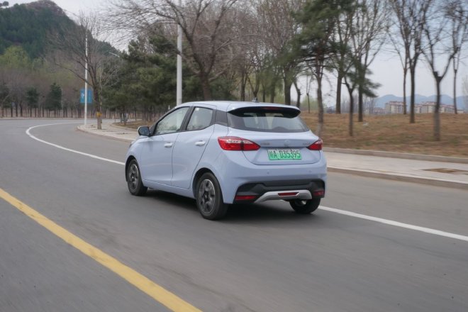 一款均衡实用、一款小巧灵活 试驾羿驰05&易至EV3 Plus