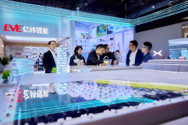 2025上海车展:亿纬锂能携旗下多款电池产品亮相展会
