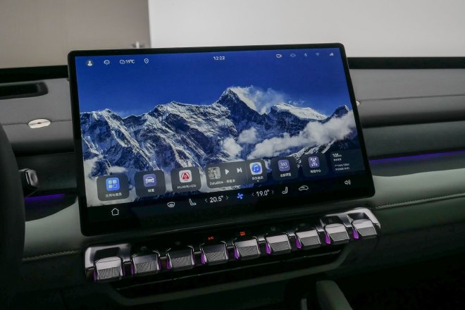 年轻化设计+HUAWEI ADS 4 静态实拍猛士817