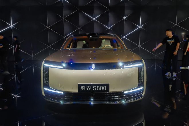 2025粤港澳大湾区车展:尊界S800亮相