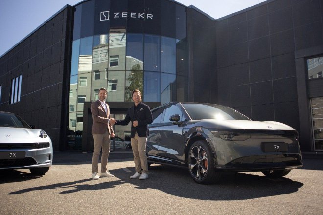 产品力+全球化双轮驱动,极氪达成豪华电车50万台里程碑