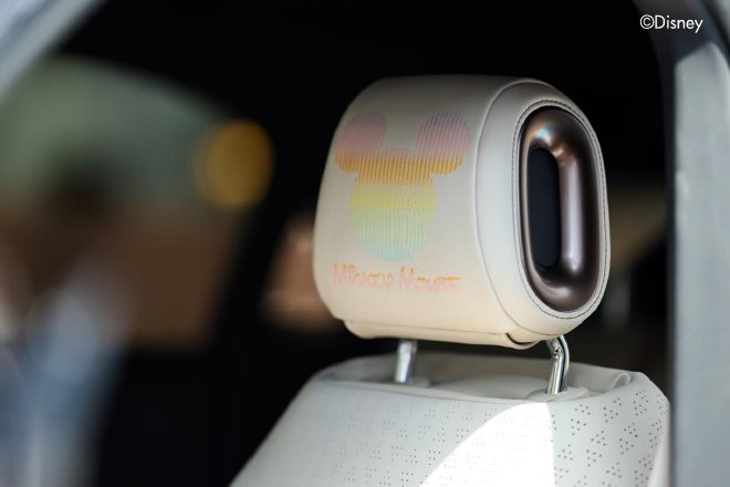 联名迪士尼中国 smart米奇限定艺术车现身北京
